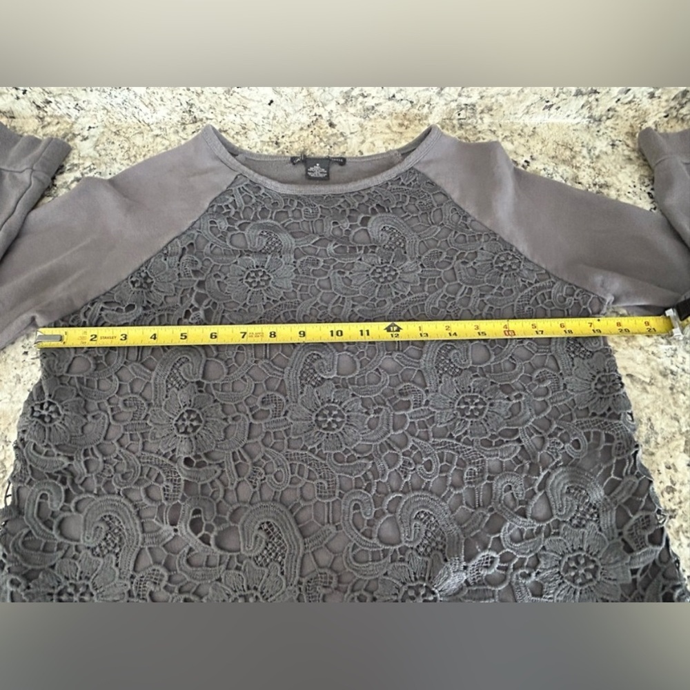 Adrianna Papell Gray Floral Lace Overlay
Pullover Sweater Sweatshirt Size S - Picture 8 of 9